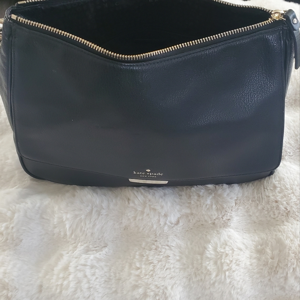 KATE SPADE PURSE WITH 2 SIZE STRAPS  USED ONCE.